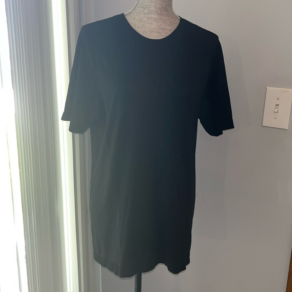 Fabletics Training Day T Shirt Mens Medium Black/Gray Short Sleeve Nylon Blend